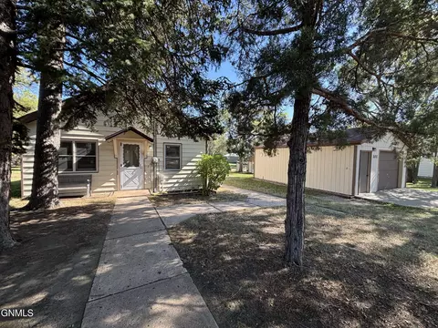 101 2nd Ave NE, Golden Valley, ND 58541