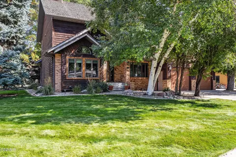 1889 Bonn Blvd, Bismarck, ND 58504