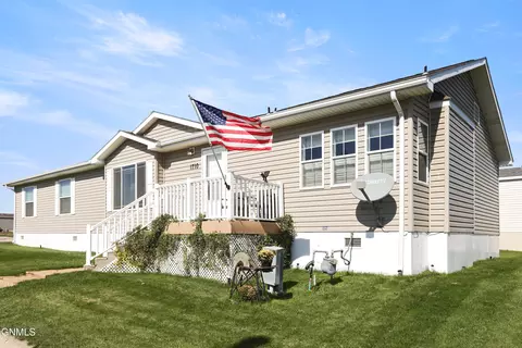 1710 35th St W, Williston, ND 58801