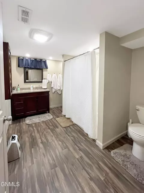 Bath - 1718 4th St W, Williston, ND 58801 photo 2 of 4