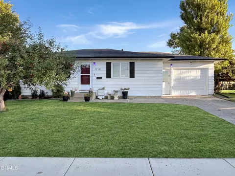 1718 4th St W, Williston, ND 58801