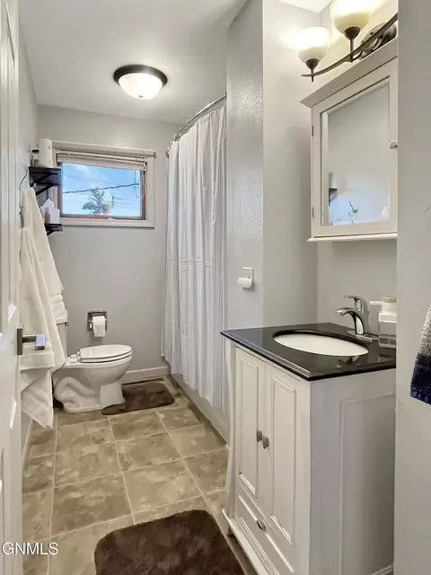 Bath - 1718 4th St W, Williston, ND 58801 photo 1 of 4