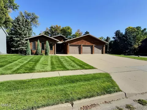 1881 Bonn Blvd, Bismarck, ND 58504