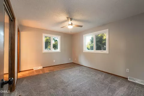 1227 Pocatello Dr, Bismarck, ND 58504 photo 17