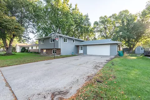 1227 Pocatello Dr, Bismarck, ND 58504