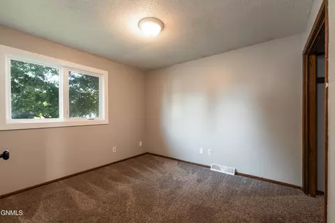 1227 Pocatello Dr, Bismarck, ND 58504 photo 20
