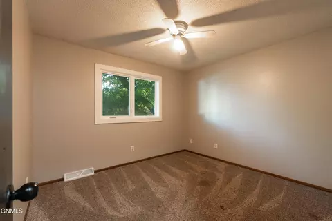 1227 Pocatello Dr, Bismarck, ND 58504 photo 21