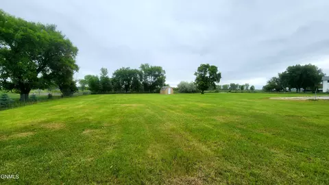 8900 Willow Rd N, Mandan, ND 58554 photo 29