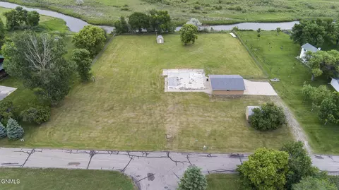 8900 Willow Rd N, Mandan, ND 58554 photo 4