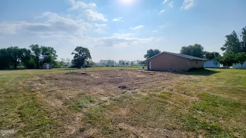 8900 Willow Rd N, Mandan, ND 58554 photo 5