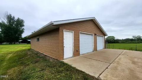 8900 Willow Rd N, Mandan, ND 58554 photo 19