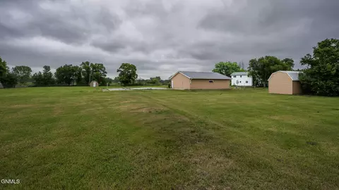 8900 Willow Rd N, Mandan, ND 58554 photo 14