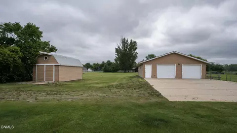 8900 Willow Rd N, Mandan, ND 58554 photo 17