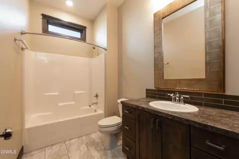 1213 Round Top Rd, Bismarck, ND 58503 photo 27