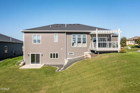1213 Round Top Rd, Bismarck, ND 58503 photo 2