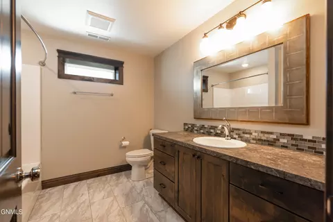 1213 Round Top Rd, Bismarck, ND 58503 photo 36
