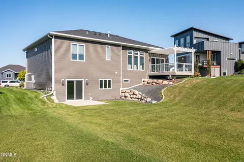 1213 Round Top Rd, Bismarck, ND 58503 photo 3