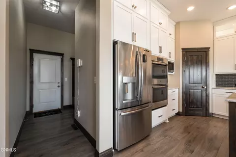 1213 Round Top Rd, Bismarck, ND 58503 photo 15