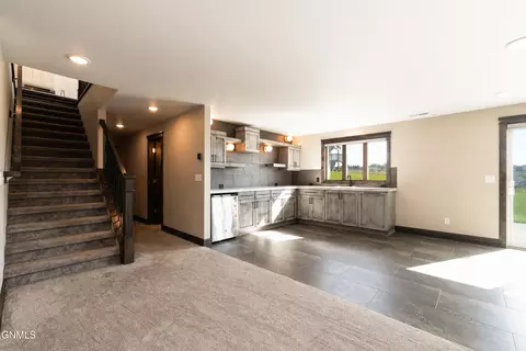 1213 Round Top Rd, Bismarck, ND 58503 photo 33
