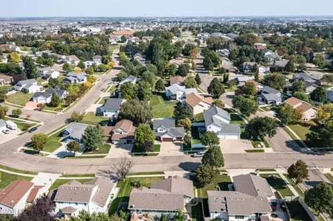 3909 Kingston Dr, Bismarck, ND 58503