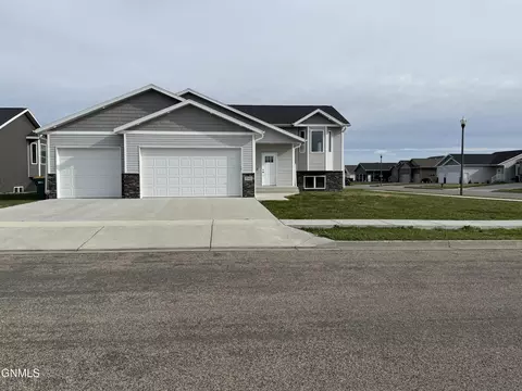 5301 Titanium Dr, Bismarck, ND 58503