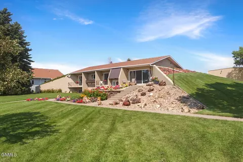 210 Oak Ave E, New Salem, ND 58563