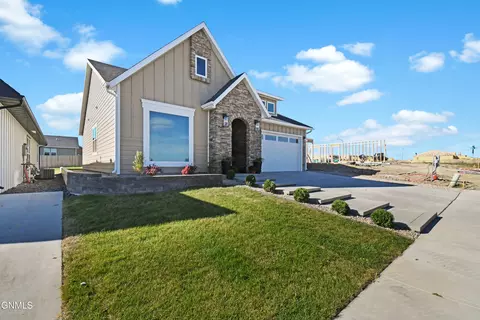 3033 27th Ave W, Williston, ND 58801