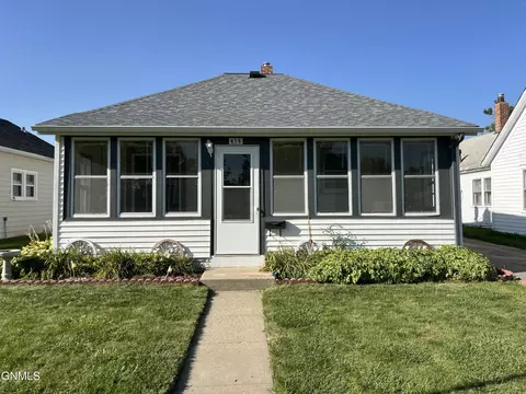 418 6th St W, Williston, ND 58801