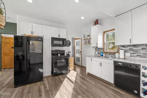 414 W Broadway, Williston, ND 58801 photo 9
