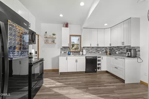 414 W Broadway, Williston, ND 58801 photo 8
