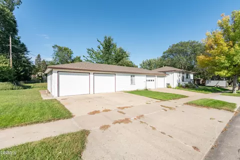 1420 Laforest Ave, Bismarck, ND 58501 photo 26