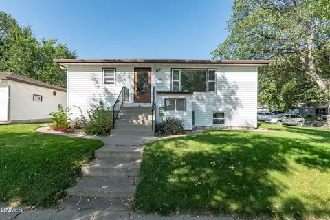 1420 Laforest Ave, Bismarck, ND 58501 photo 3