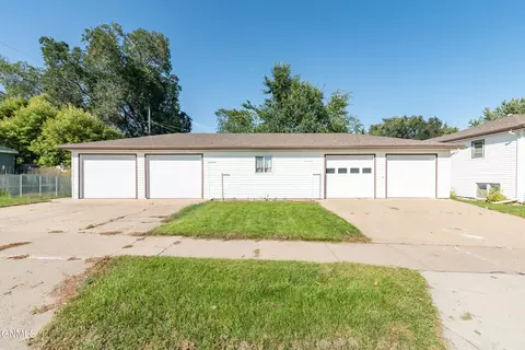 1420 Laforest Ave, Bismarck, ND 58501 photo 2