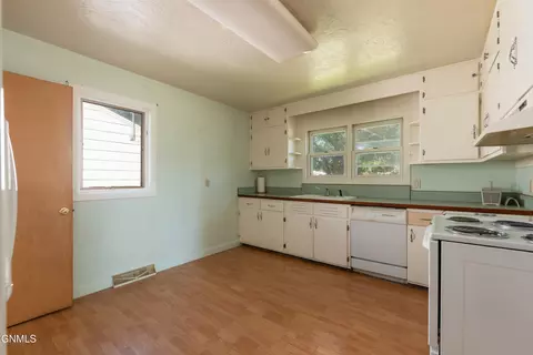 1420 Laforest Ave, Bismarck, ND 58501 photo 8