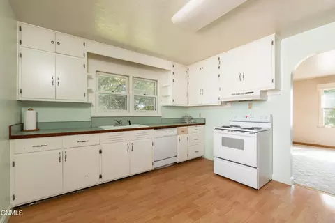 1420 Laforest Ave, Bismarck, ND 58501 photo 9