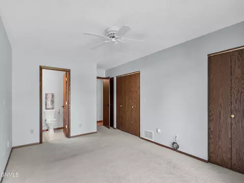 Bedroom - 435 Brandon Dr E, Bismarck, ND 58503 photo 4 of 7