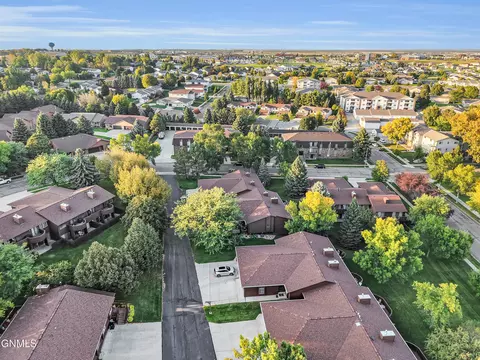 View/Area - 435 Brandon Dr E, Bismarck, ND 58503 photo 6 of 7