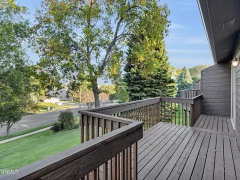 Exterior - 435 Brandon Dr E, Bismarck, ND 58503 photo 5 of 12