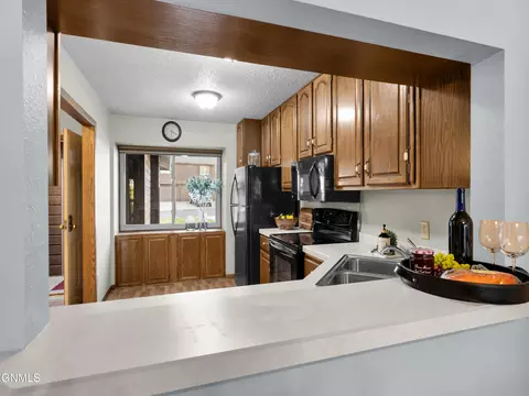 Kitchen - 435 Brandon Dr E, Bismarck, ND 58503 photo 6 of 6