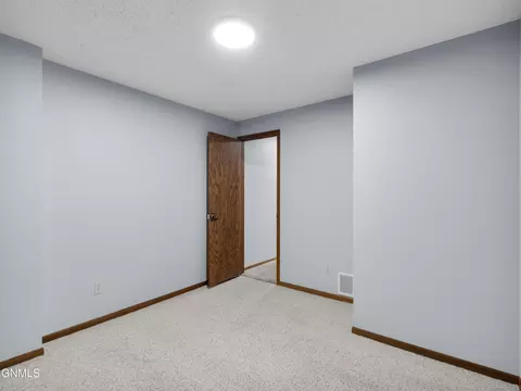 Bedroom - 435 Brandon Dr E, Bismarck, ND 58503 photo 7 of 7