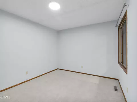 Bedroom - 435 Brandon Dr E, Bismarck, ND 58503 photo 1 of 7