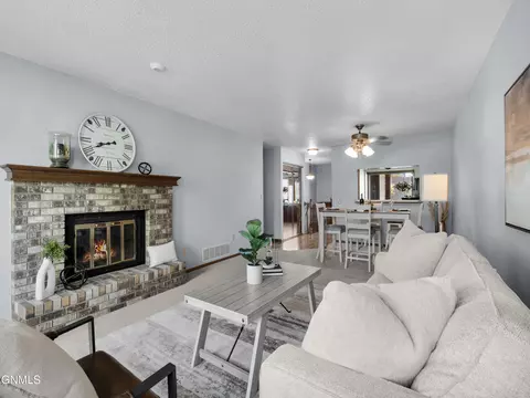 Living - 435 Brandon Dr E, Bismarck, ND 58503 photo 4 of 5