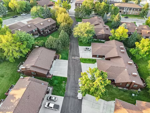 View/Area - 435 Brandon Dr E, Bismarck, ND 58503 photo 3 of 7