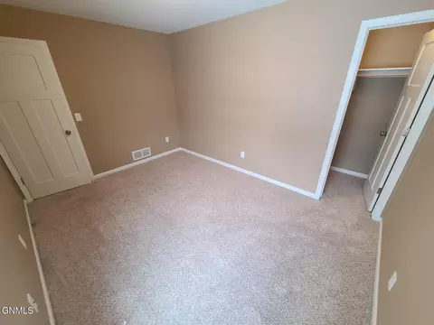 806 Bremner Ave, Bismarck, ND 58503 photo 9