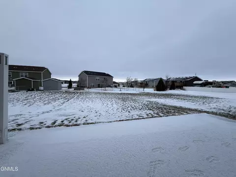 806 Bremner Ave, Bismarck, ND 58503 photo 18