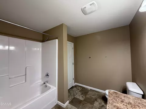 806 Bremner Ave, Bismarck, ND 58503 photo 28