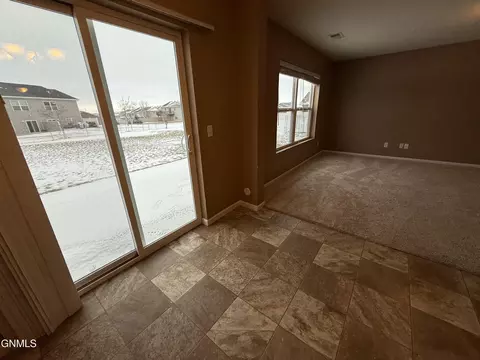 806 Bremner Ave, Bismarck, ND 58503 photo 16