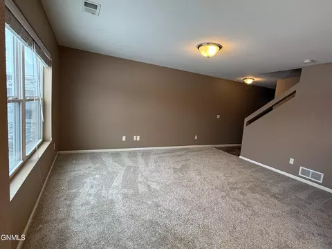 806 Bremner Ave, Bismarck, ND 58503 photo 5