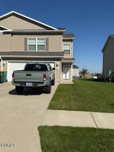 806 Bremner Ave, Bismarck, ND 58503