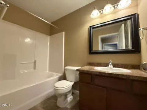 806 Bremner Ave, Bismarck, ND 58503 photo 22